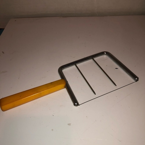 Vintage Bakelite Plastic Handle Kitchen Utensil Cheese Slicer Cutter. Preowned - Picture 1 of 4